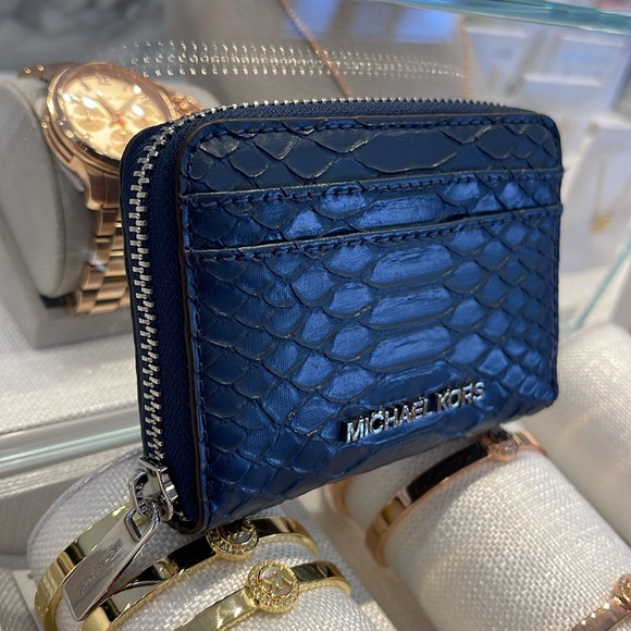 Michael Kors Women Medium Zip Around Card Case Coin Pouch Wallet Navy
NWT - Picture 2 of 16